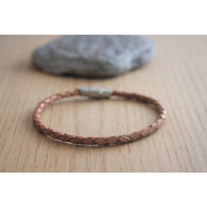 Bracelet en cuir marron clair tressé fermoir acier