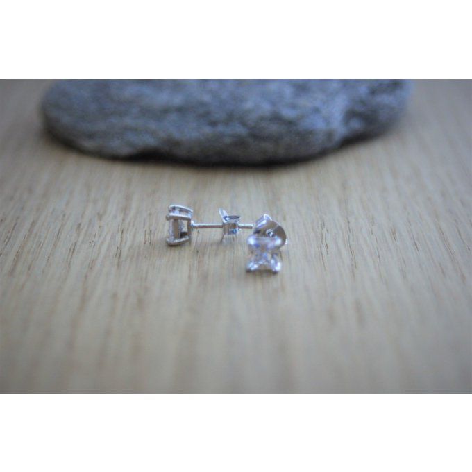 Clous d'oreilles en argent et zirconium