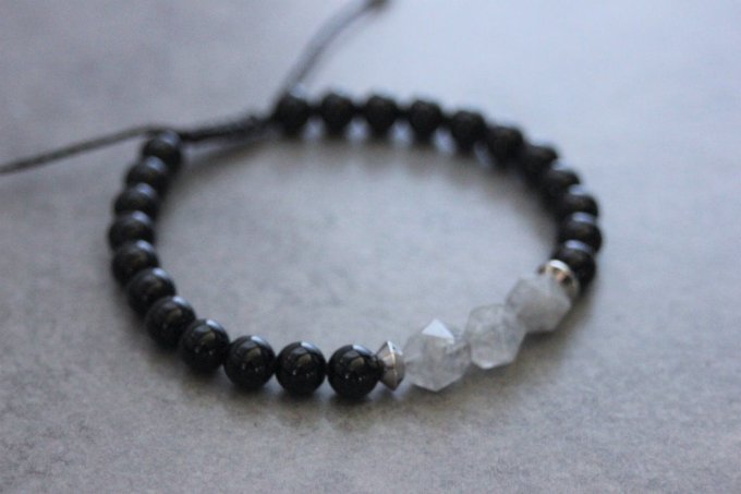 Bracelet en perles onyx, quartz gris et acier inoxydable