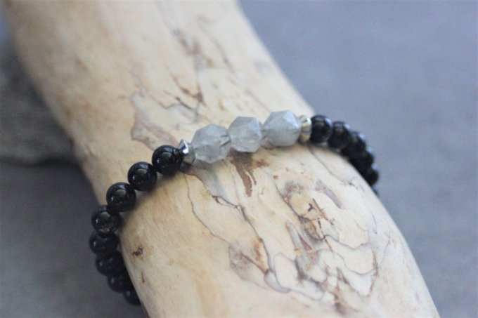 Bracelet en perles onyx, quartz gris et acier inoxydable