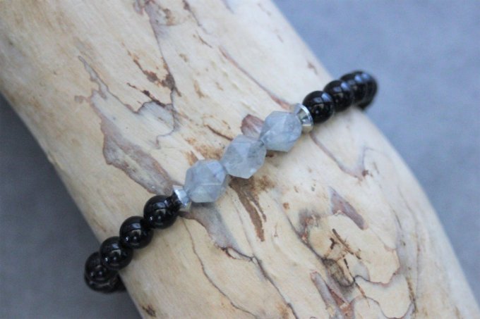 Bracelet en perles onyx, quartz gris et acier inoxydable