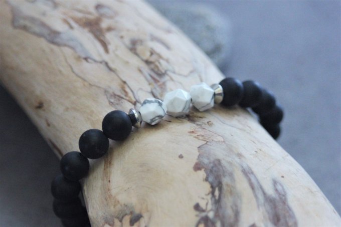 Bracelet en perles onyx mat, howlite blanche et acier inoxydable