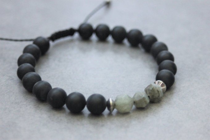 Bracelet en perles onyx mat, labradorite et acier inoxydable