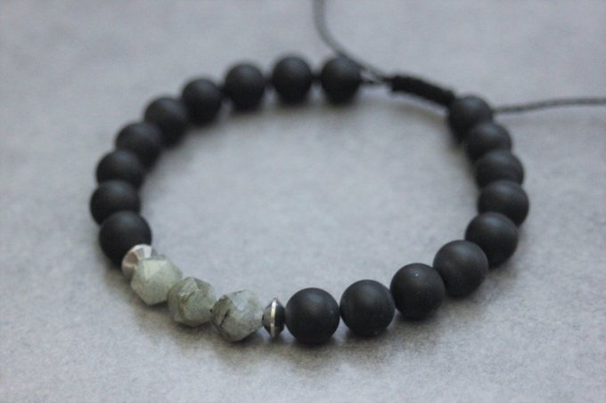 Bracelet en perles onyx mat, labradorite et acier inoxydable