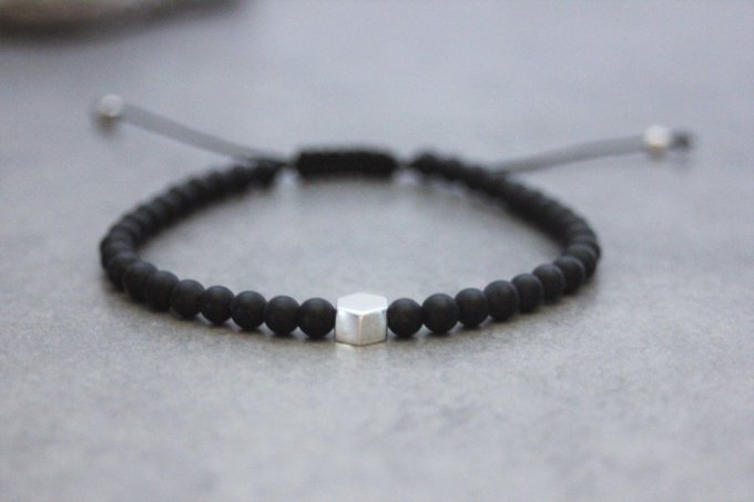 Bracelet perles onyx mat et perle hexagone en argent massif