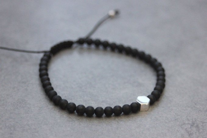 Bracelet perles onyx mat et perle hexagone en argent massif