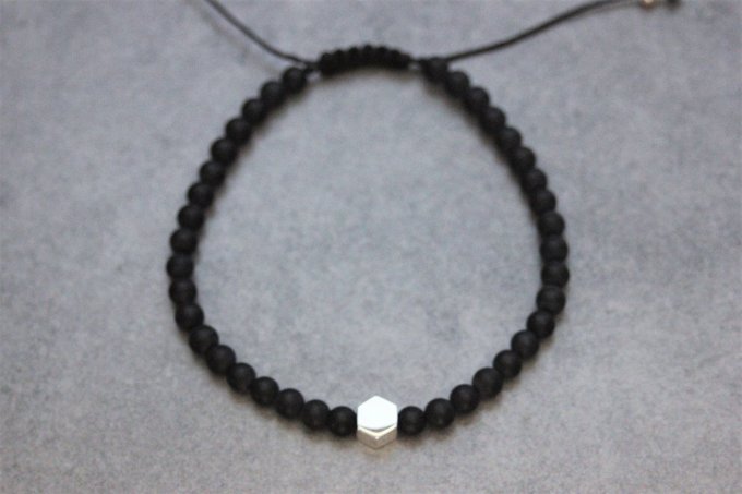 Bracelet perles onyx mat et perle hexagone en argent massif