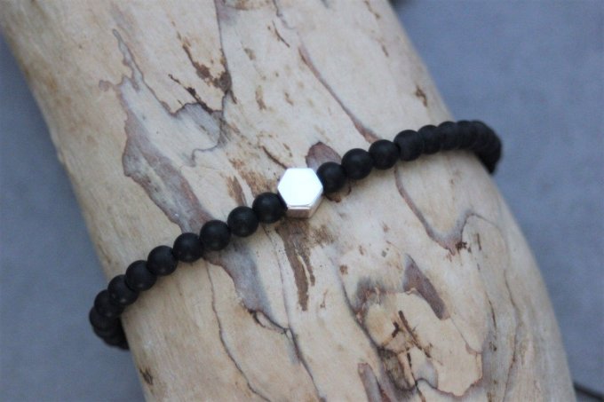 Bracelet perles onyx mat et perle hexagone en argent massif