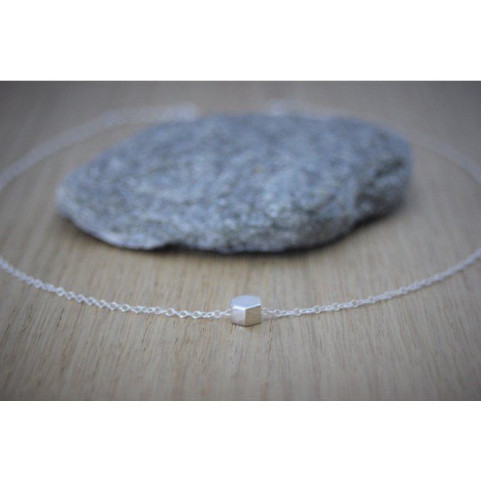 Collier minimaliste argent massif perle haxagonale