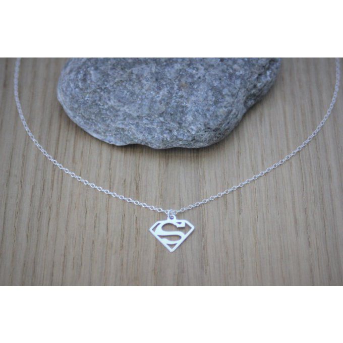 Collier argent massif pendentif superman ou superwoman