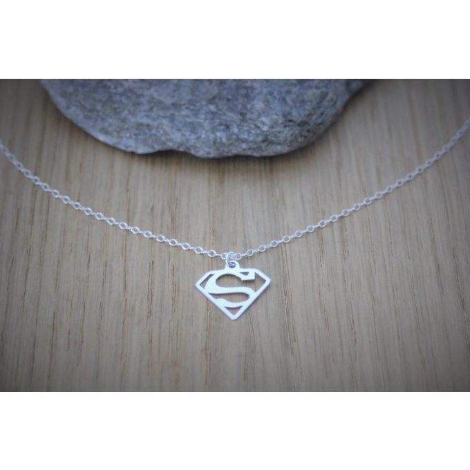 Collier argent massif pendentif superman ou superwoman