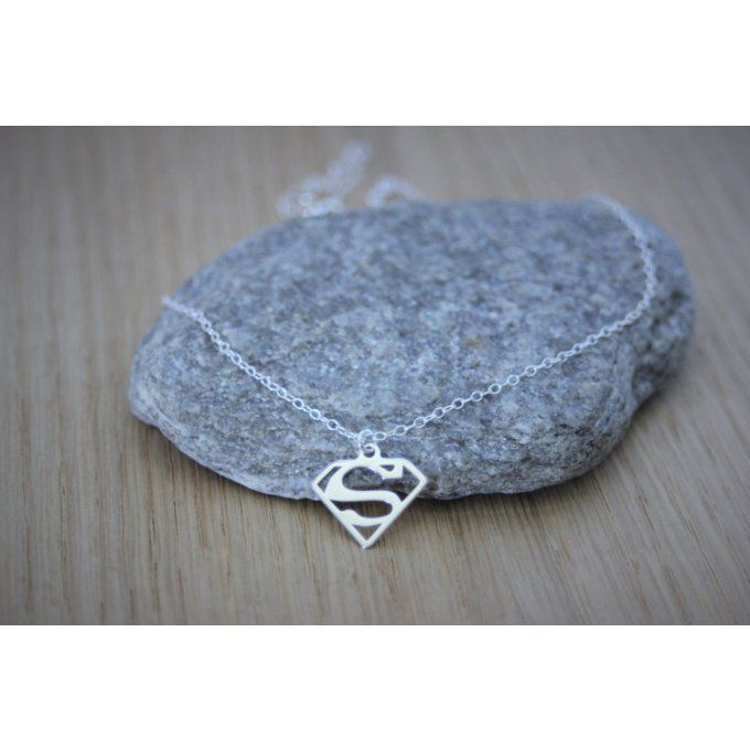 Collier argent massif pendentif superman ou superwoman