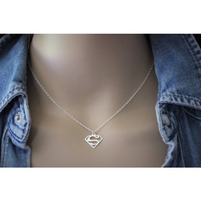 Collier argent massif pendentif superman ou superwoman