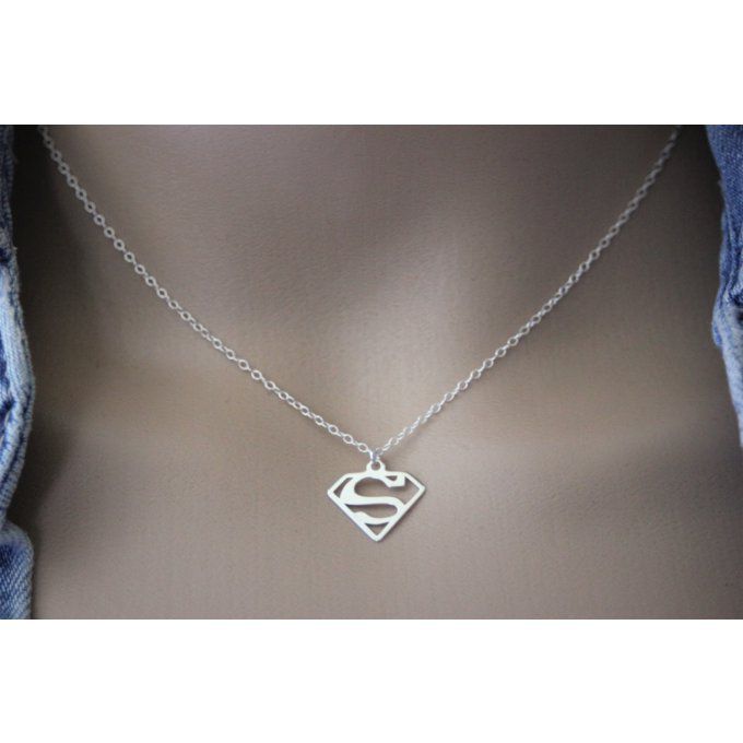 Collier argent massif pendentif superman ou superwoman