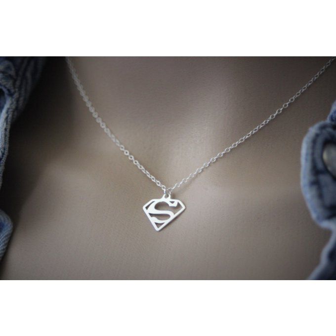 Collier argent massif pendentif superman ou superwoman