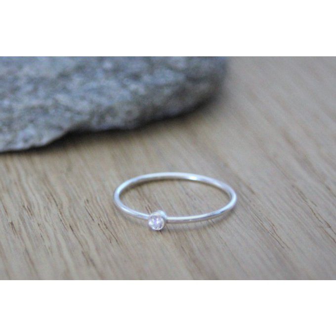 Bague solitaire argent massif avec pierre sertie en zirconium