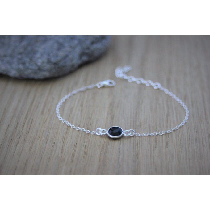 Bracelet argent massif avec pierre ronde en spinelle noire sertie