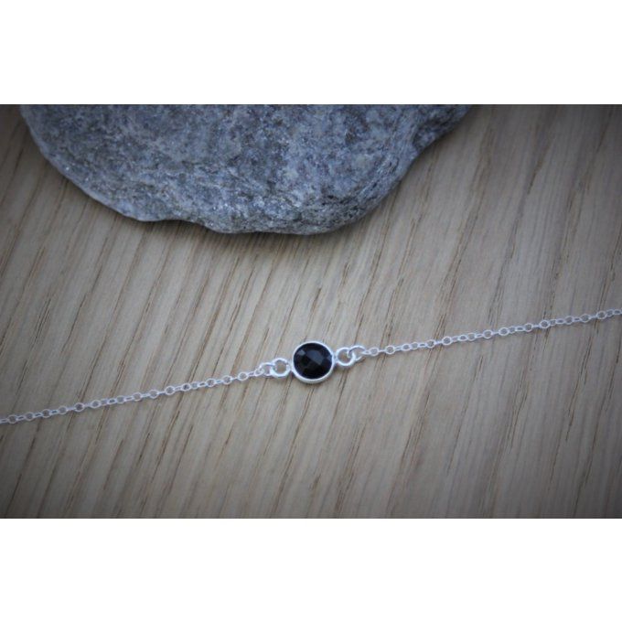 Bracelet argent massif avec pierre ronde en spinelle noire sertie