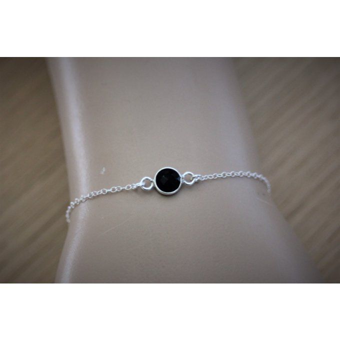 Bracelet argent massif avec pierre ronde en spinelle noire sertie