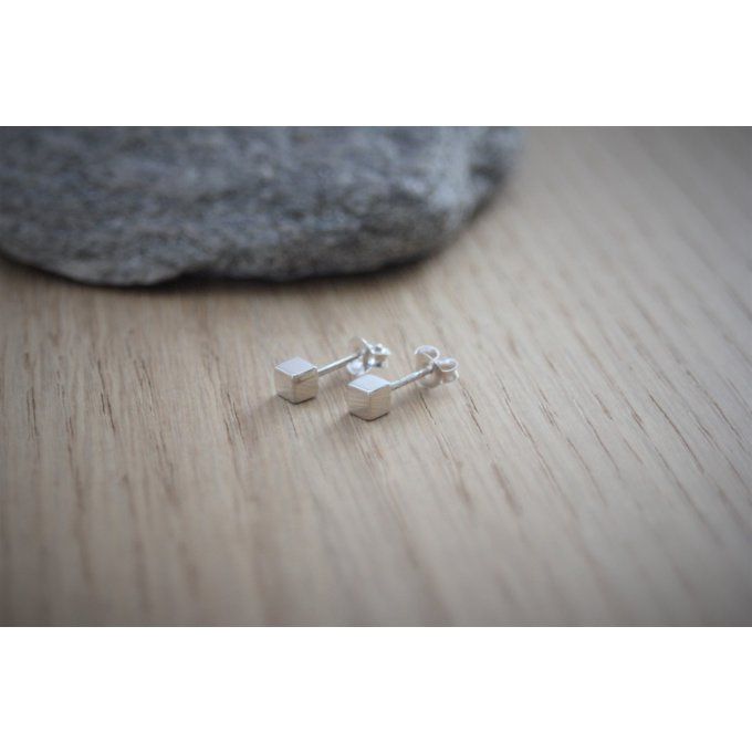 Boucles d'oreilles petit cube en argent massif 