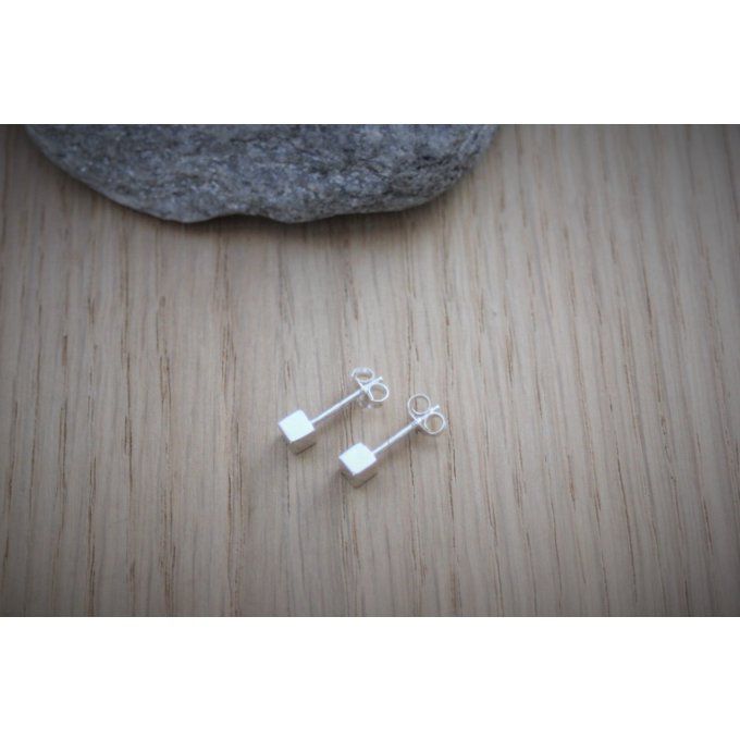 Boucles d'oreilles petit cube en argent massif 