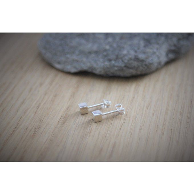 Boucles d'oreilles petit cube en argent massif 