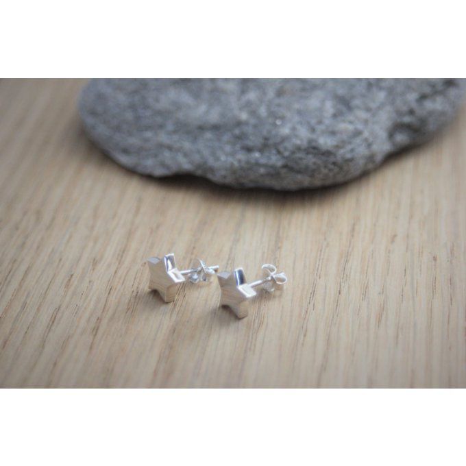 Boucles d'oreilles petite étoile en argent massif 