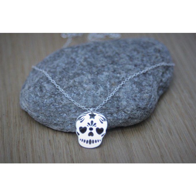 Collier argent massif pendentif tête de mort mexicaine