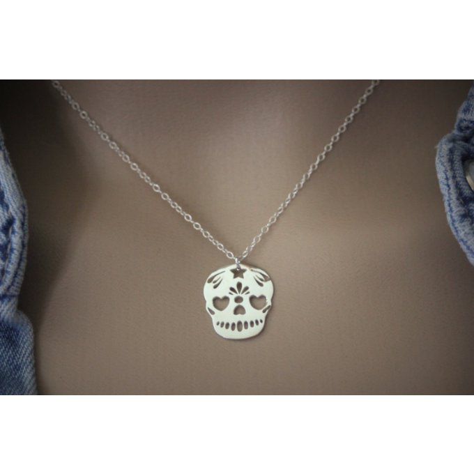 Collier argent massif pendentif tête de mort mexicaine