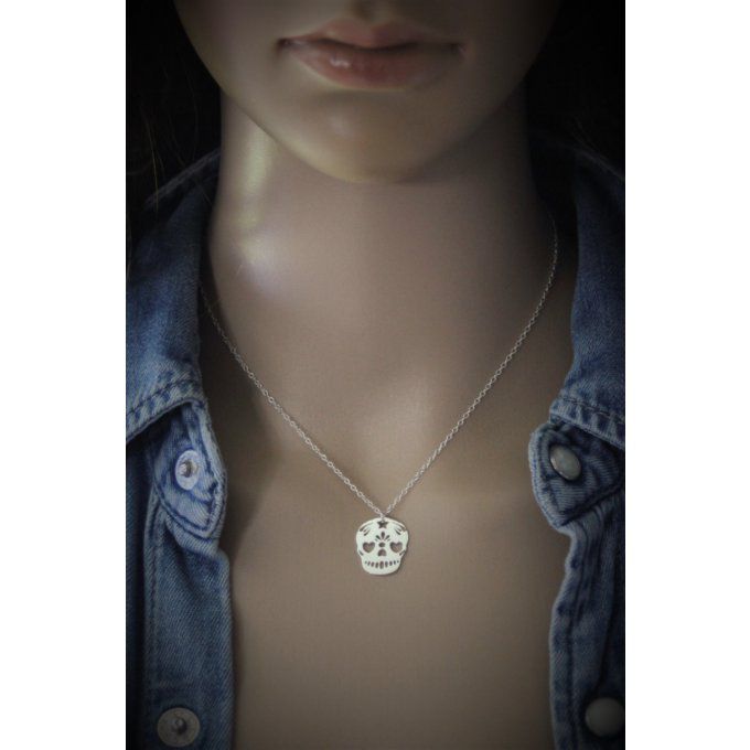 Collier argent massif pendentif tête de mort mexicaine