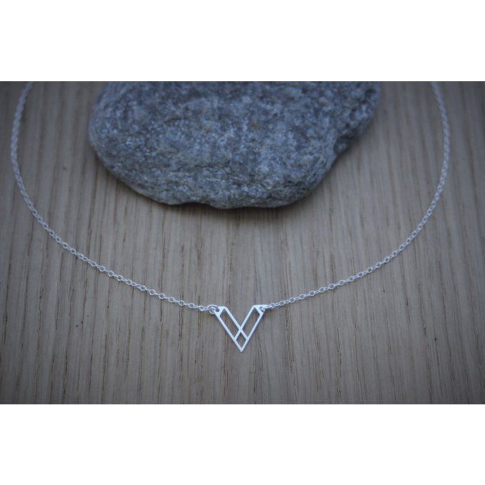 Collier argent massif pendentif triangle