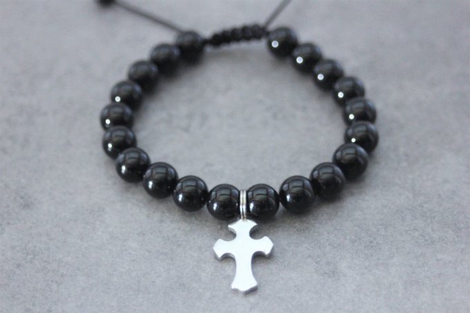 Bracelet perles onyx noires et croix en acier inoxydable