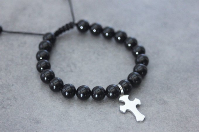 Bracelet perles onyx noires et croix en acier inoxydable