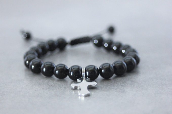 Bracelet perles onyx noires et croix en acier inoxydable