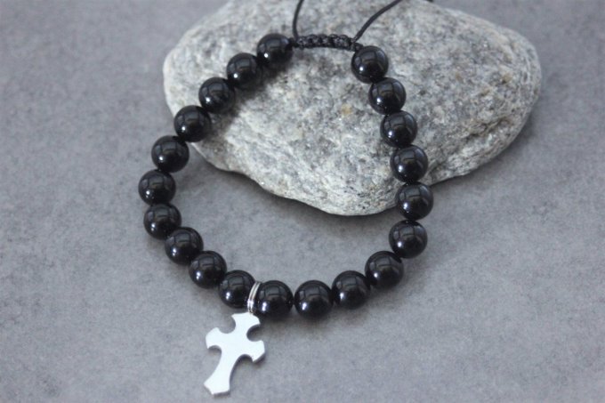 Bracelet perles onyx noires et croix en acier inoxydable
