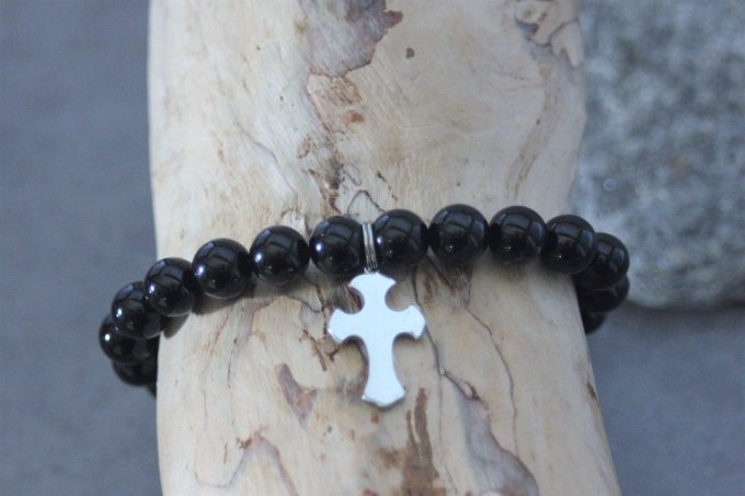 Bracelet perles onyx noires et croix en acier inoxydable