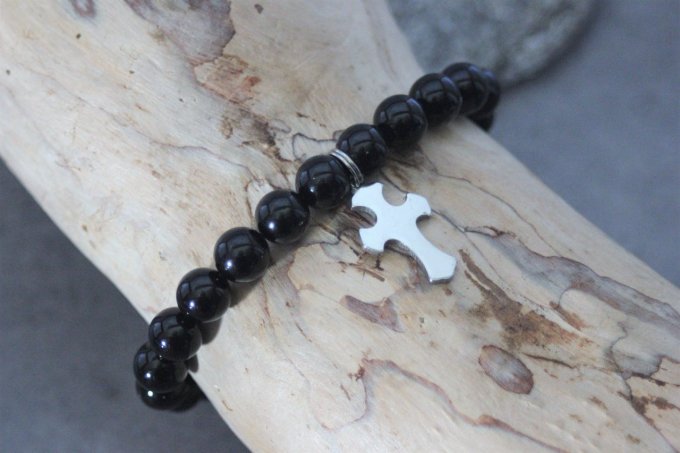 Bracelet perles onyx noires et croix en acier inoxydable