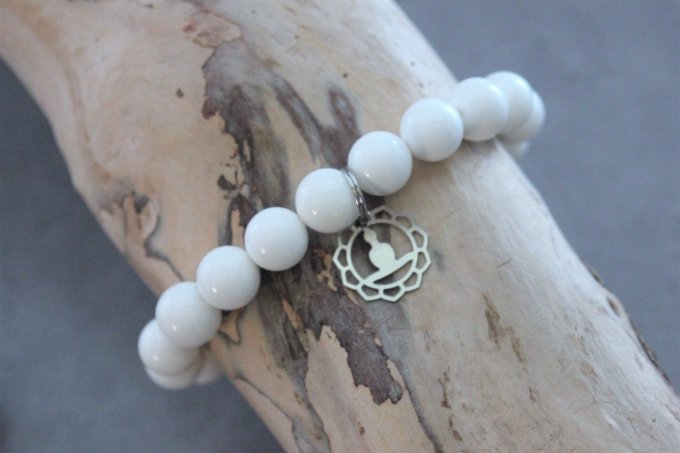 Bracelet perles de bénitier et breloque bouddha en acier inoxydable