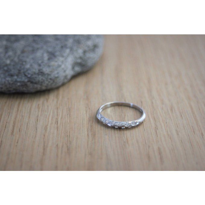 Bague en argent massif sertie de zircons