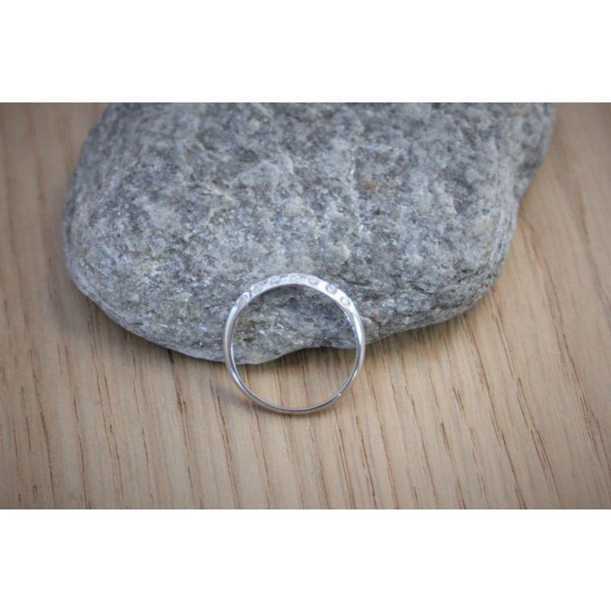 Bague en argent massif sertie de zircons