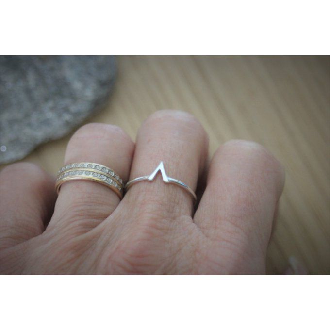 Bague triangle V en argent massif