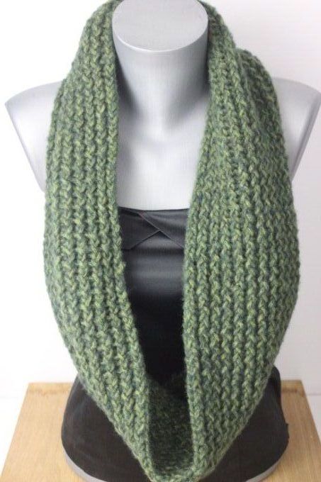 Snood - écharpe en laine de couleur vert kaki chiné