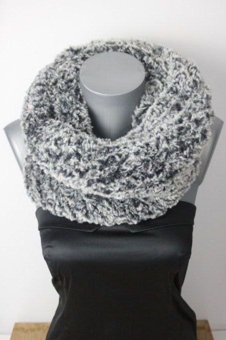 Echarpe Snood oversize en laine grise style fourrure