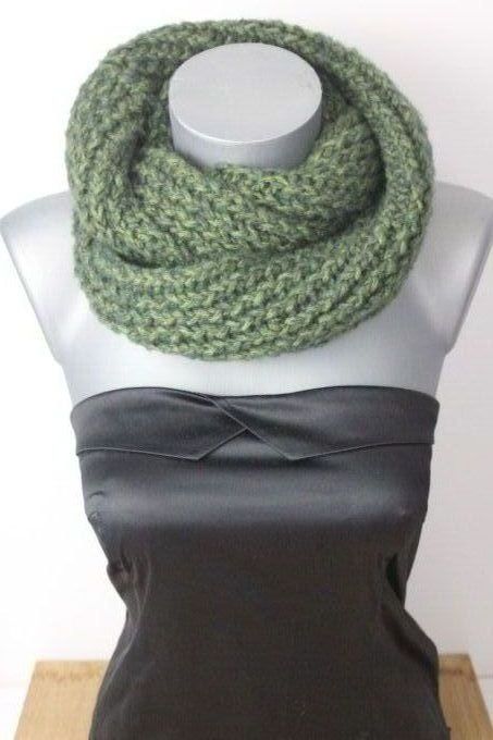 Snood - écharpe en laine de couleur vert kaki chiné